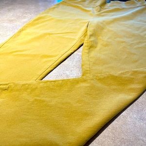 Harve Bernard  PANTS IN HONEY MUSTARD GOLD COLOR!  Size 16